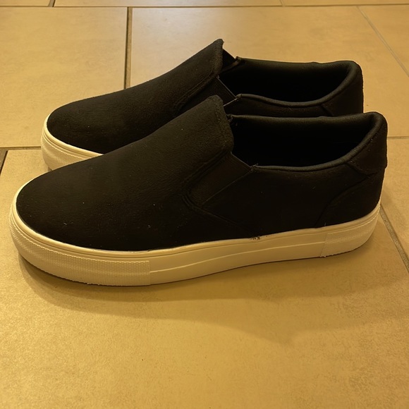 Black Sneakers - Picture 2 of 4